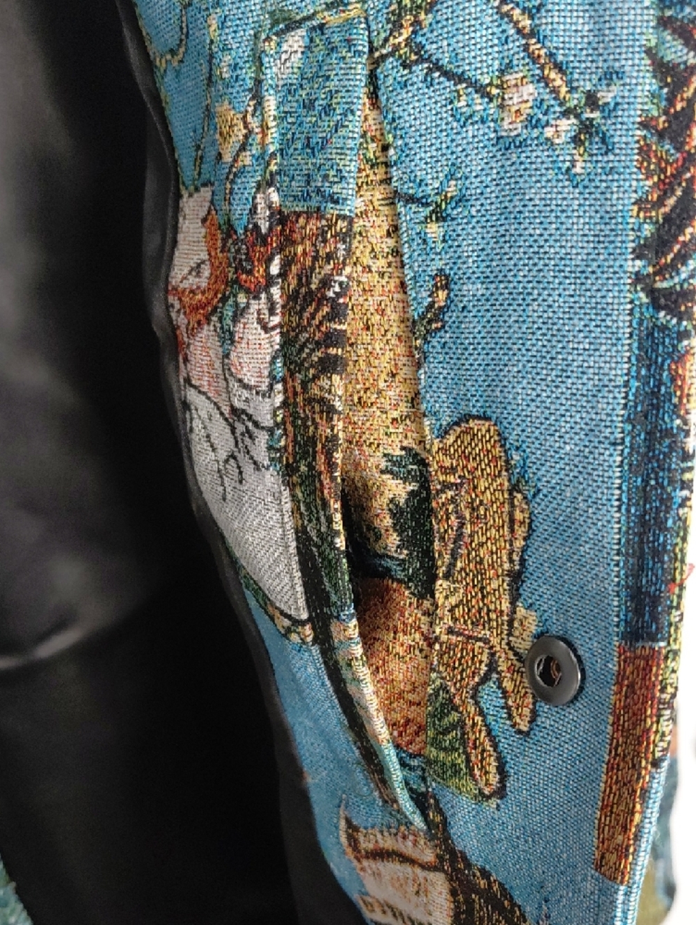 Vintage-Inspired Tapestry Bomber Jacket in Multi-Color - Picture 5 of 9